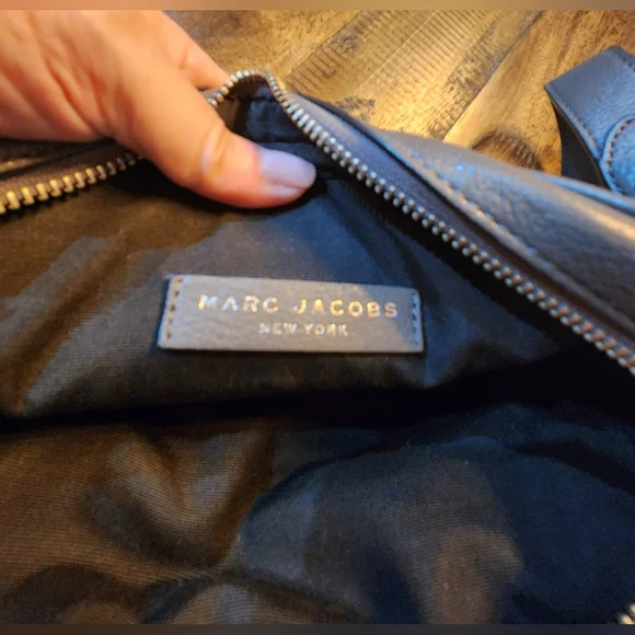 Marc Jacobs Leather Crossbody Bag - Picture 5 of 10